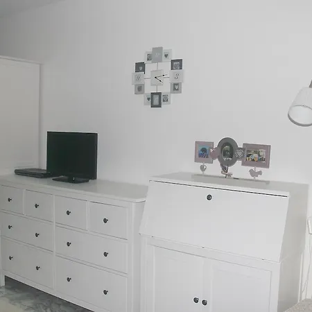Apartment Studio By The Sea