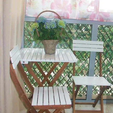 Apartment Studio By The Sea